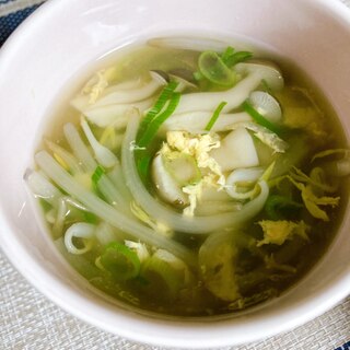 もやしとしめじの入った中華風たまごスープ♡
